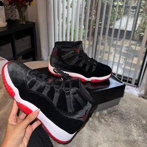 Wmns Air Jordan 11 Retro 'Bred Velvet'